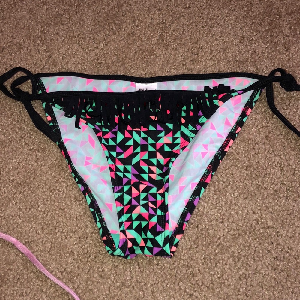 Patterned swimsuit bottoms